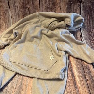 Preowned Easy Peasy Kids Tan Hoodie Set size 0-3 Months Item #PHK7242